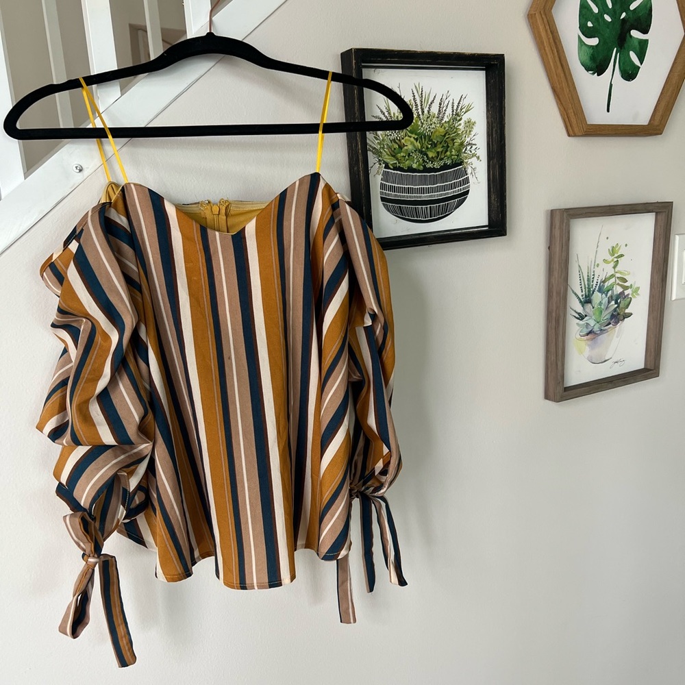 ⭐️4/$20 BUNDLE ITEM⭐️ Yellow, brown, blue stripped halter top